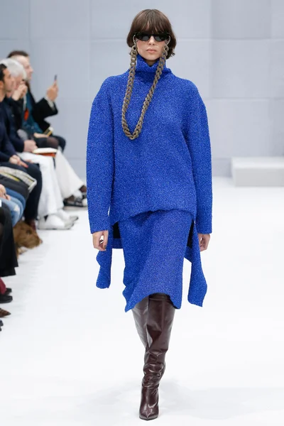 Look 11